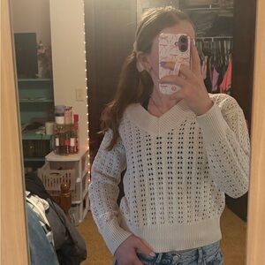 Universal Thread Women's V-Neck Cream Sweater